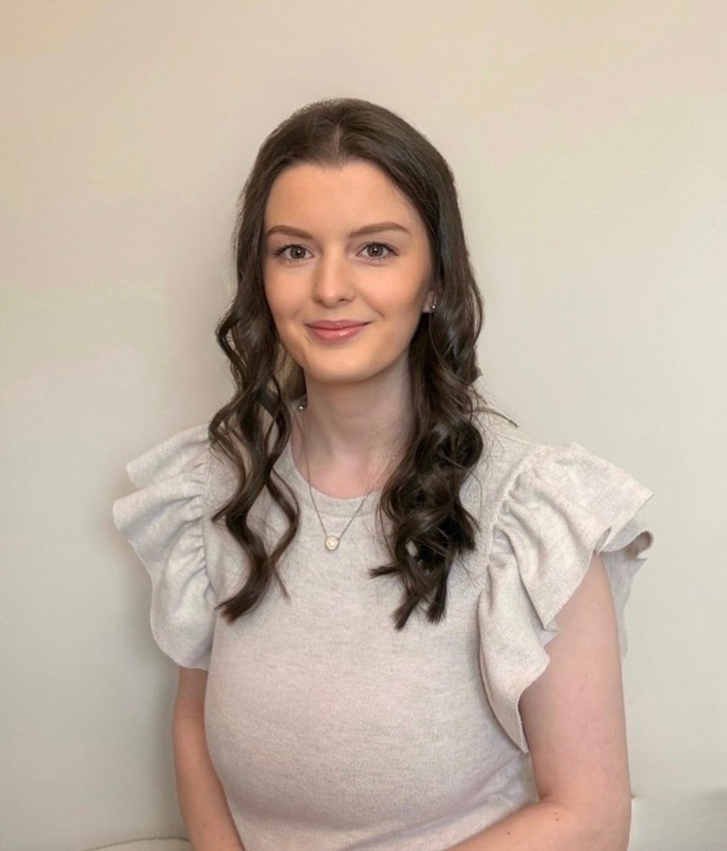 Frances account manager at Social Buzzing